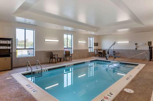 Hotel Comfort Inn & Suites