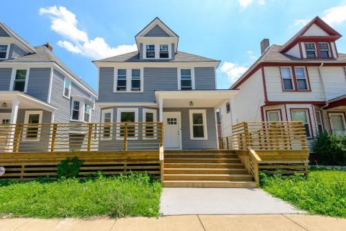 Kercheval Avenue Apartments