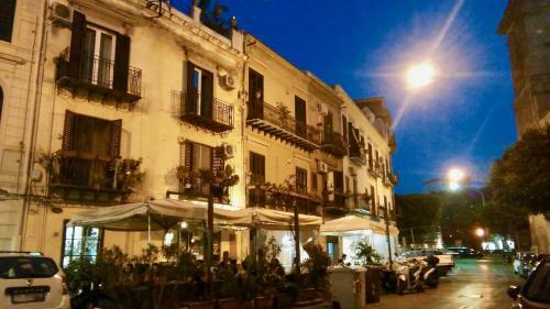 Hostal Triscele Glamour Rooms