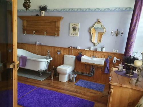Apartamento Gesindehaus Am Schloss Kummerower See