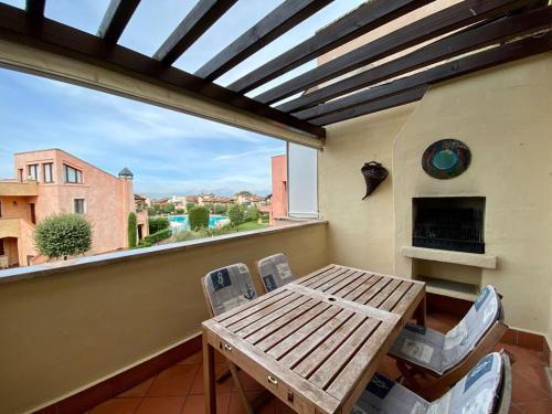 Comfortable Apartment With View On Swimming Pool