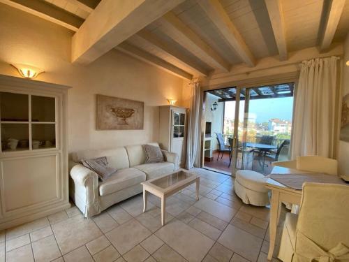 Comfortable Apartment With View On Swimming Pool