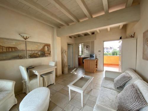 Comfortable Apartment With View On Swimming Pool