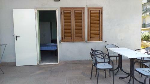 Hostal Room In Bb - Spacious Double Room A Stones Throw From The Sea