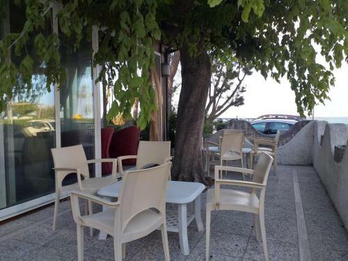 Hostal Room In Bb - Spacious Double Room By The Sea