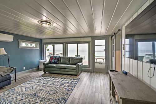 Higgins Lake House And Bunkhouse With Dock