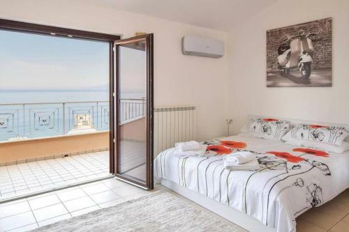Elegant Villa With Private Pool With Coastal Views