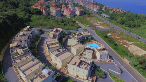 Lux Apartment ! Swimmingpool ! Parking ! Separate Entrance ! Separate Territory !