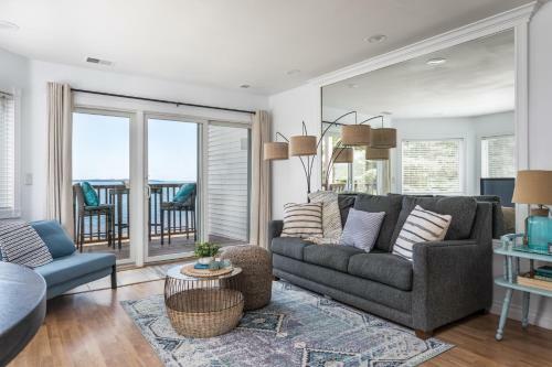 Apartamento New Listing Beach Bliss 211! Stunning Bay View