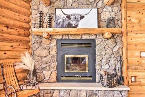 Stunning Crosslake Cabin With Deck And Lake Views!