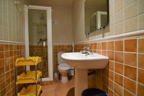 Apartamentos L�era De Baix
