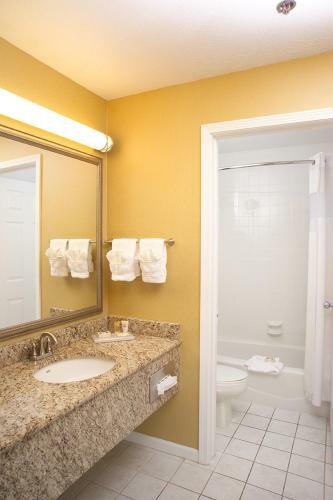 Hotel Ivy Court Inn And Suites