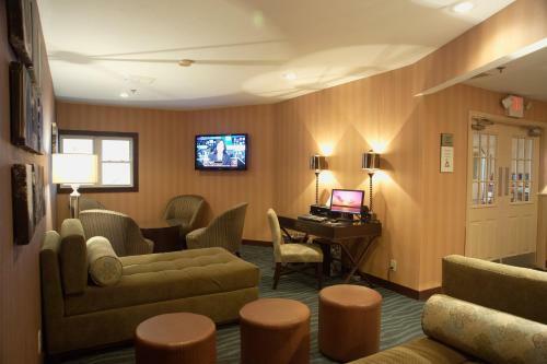 Hotel Ivy Court Inn And Suites