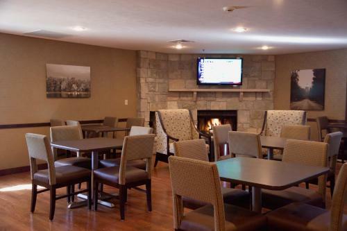 Hotel Ivy Court Inn And Suites