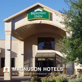Hotel Broadway Inn Conference Center