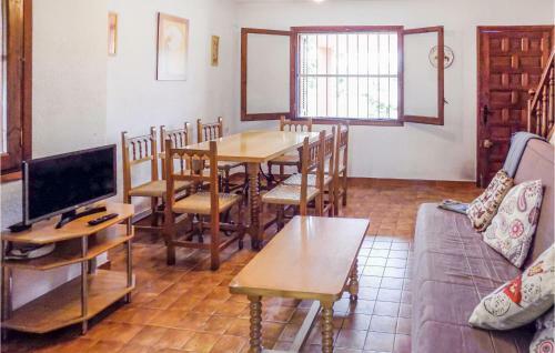 Beautiful Home In Pe��scola With 3 Bedrooms