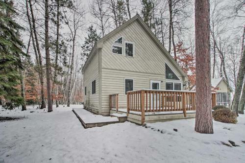 Red Pine Ridge Cabin - Walk To Potato Lake!