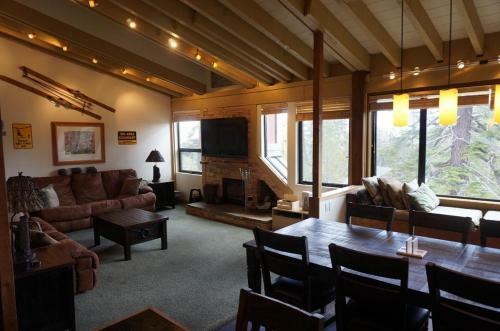 1849 Condos At Mammoths Canyon Lodge