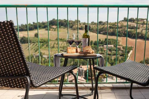 Hostal Red House Accomodation Potenza Picena