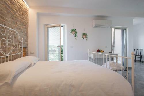Hostal Red House Accomodation Potenza Picena