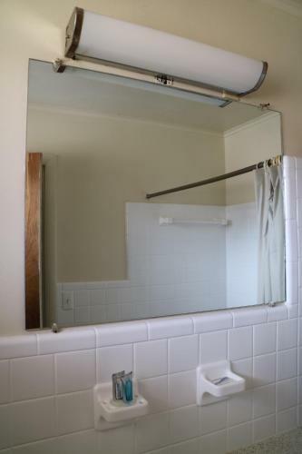 University Motel And Suites