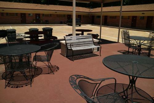 University Motel And Suites