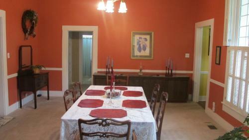 Mimi's Elegant Country Home