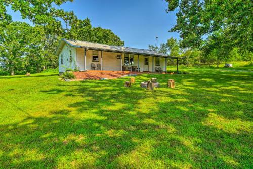 Quiet Country Home In Ava With Chic Interior!
