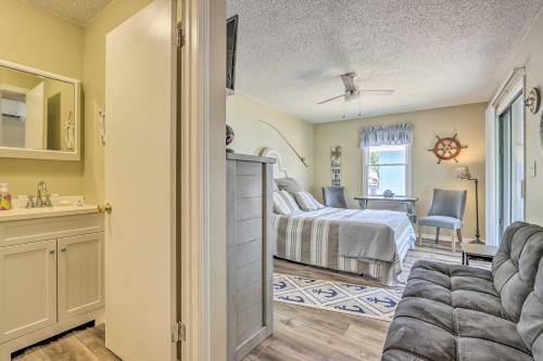 Cheerful Camdenton Cottage Steps To Lake!