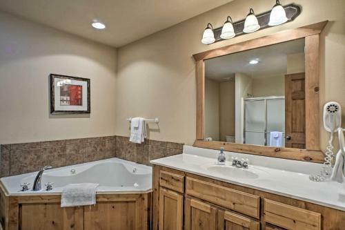 Branson West Retreat 2 Suites With Ideal Location!