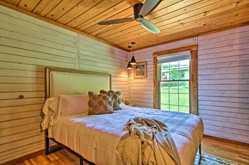 Updated Cabin On Indian Point With Large Deck!