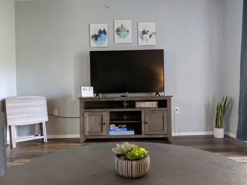 Apartamento Tranquil Two - This Is 2 Condo's Next To Each Other - Share The Patio - Pool!