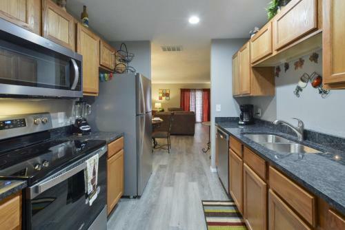 Apartamento Tranquil Two - This Is 2 Condo's Next To Each Other - Share The Patio - Pool!