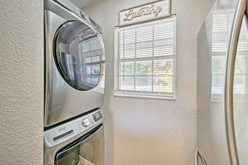 Apartamento Waterfront Branson Escape With Private Balcony!