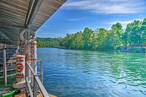 Apartamento Waterfront Branson Escape With Private Balcony!