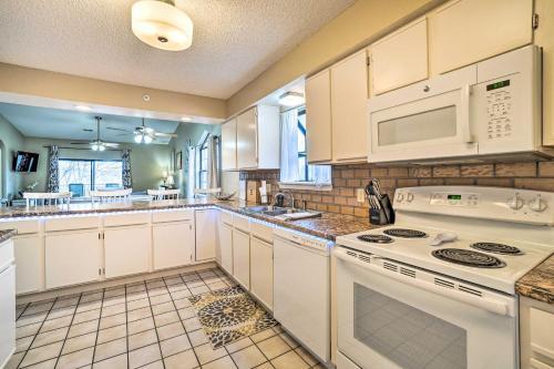 Apartamento Sunny Condo With Balcony And Community Amenities!