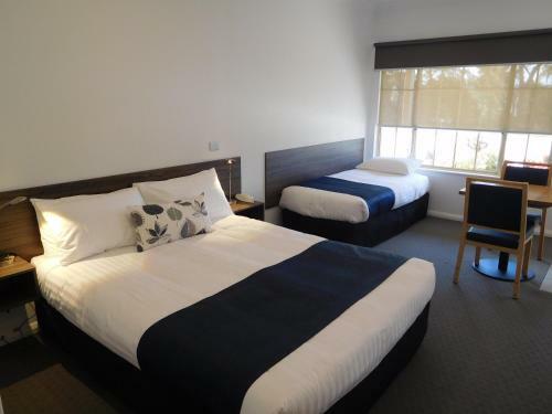 Motel Commercial Golf Resort
