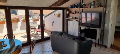 Apartamento Corte Cavour. UNA Mansarda Nel Cuore Della Citt�