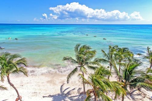 Apartamentos Beachfront Penthouse At El Faro Reef 401