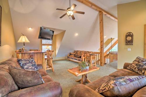 Idyllic Table Rock Lake Cabin Boat And Explore