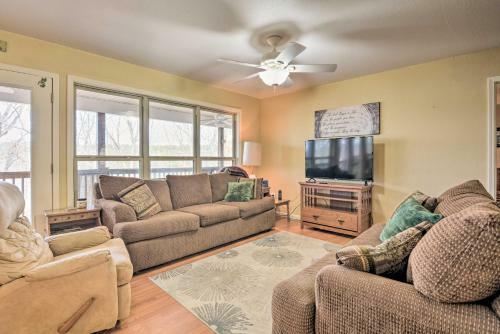 Lakefront Home On Table Rock With Fire Pit And Grill!