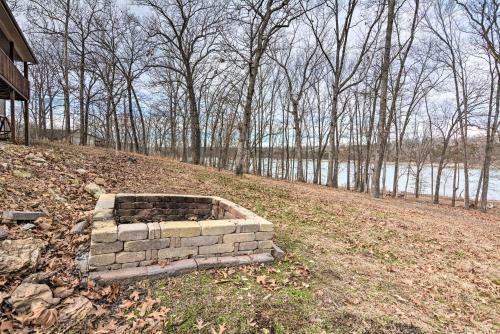 Lakefront Home On Table Rock With Fire Pit And Grill!