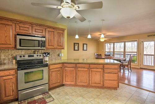 Lakefront Home On Table Rock With Fire Pit And Grill!