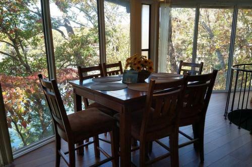 Unit 20 - Treetop 2 Bedroom Villa