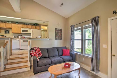 Turtle Rock - Ironton Cabin With Furnished Patio!