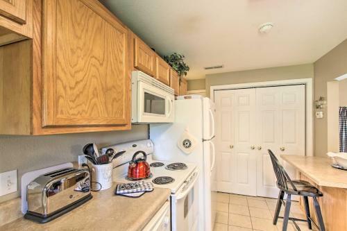 Turtle Rock - Ironton Cabin With Furnished Patio!