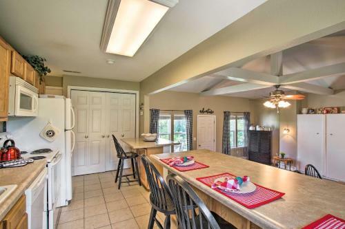 Turtle Rock - Ironton Cabin With Furnished Patio!