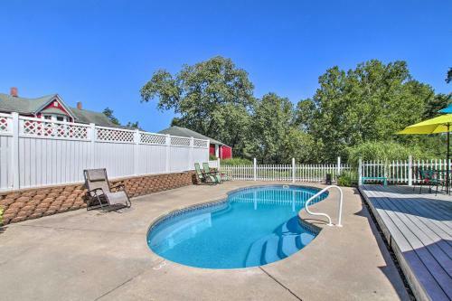 Cozy Ironton Cabin With Shared Pool And Private Patio!
