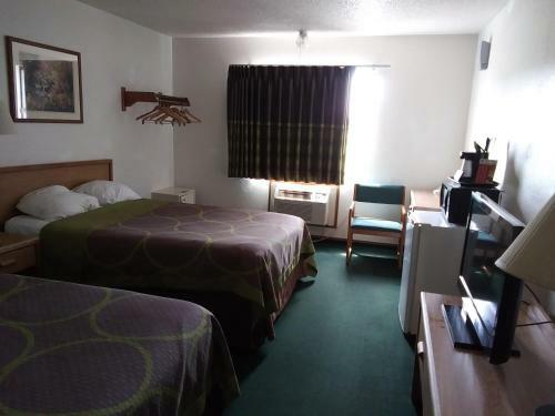 Hotel Amerihost Inn & Suites