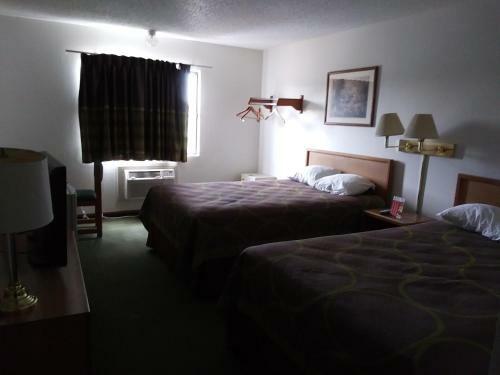 Hotel Amerihost Inn & Suites